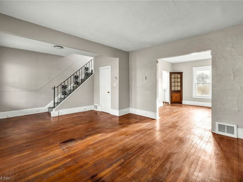 651 E 115th Street , Cleveland, OH 44108 Photo 8