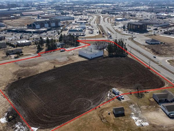 1703 N CASALOMA DRIVE, Appleton, WI 54913