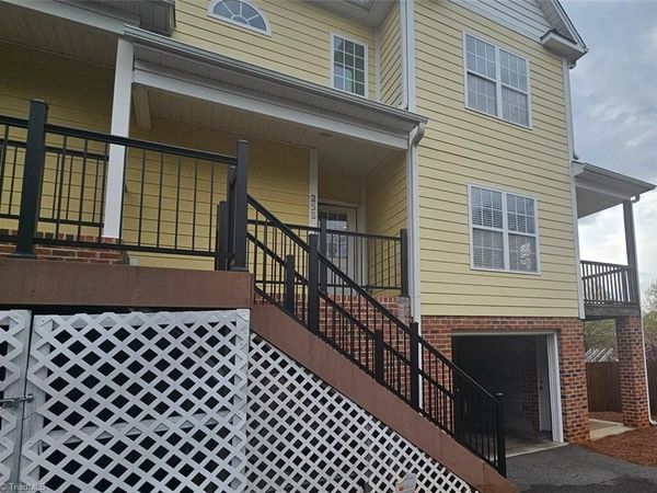 255 Holly Place Court , Winston-Salem, NC 27101