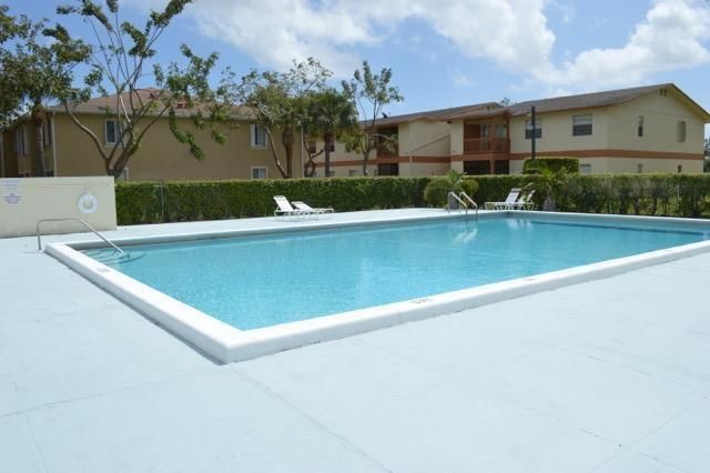 1854 Abbey Road, Unit 102, West Palm Beach, FL 33415 Photo