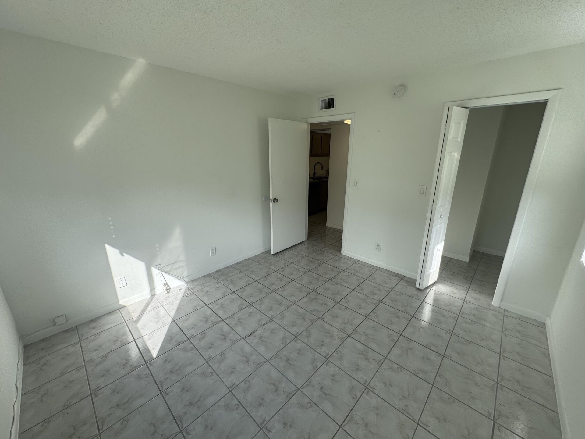 1854 Abbey Road, Unit 102, West Palm Beach, FL 33415 Photo
