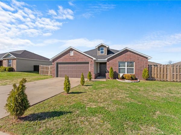 888 NW Evans Circle , Bentonville, AR 72713