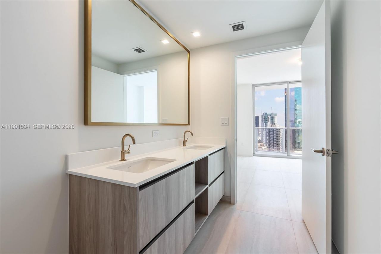 77 SE 5th Street , Unit 2403, Miami, FL 33131 Photo