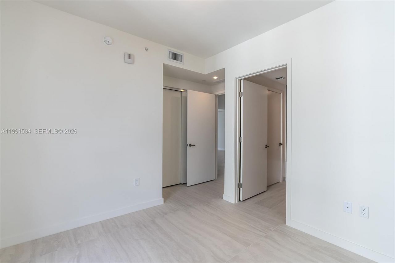 77 SE 5th Street , Unit 2403, Miami, FL 33131 Photo