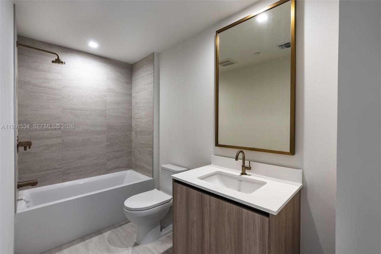 77 SE 5th Street , Unit 2403, Miami, FL 33131 Photo