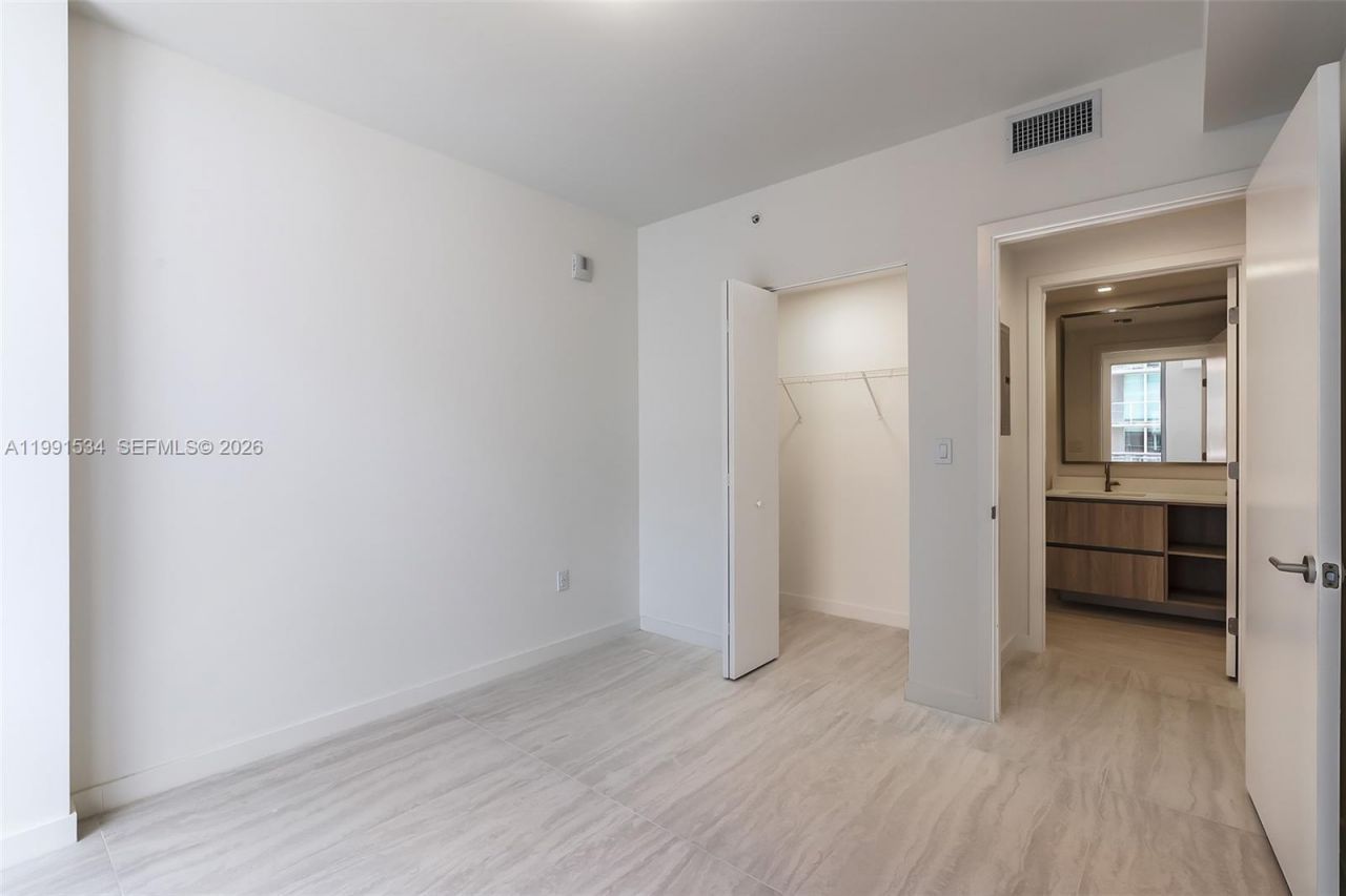 77 SE 5th Street , Unit 2403, Miami, FL 33131 Photo
