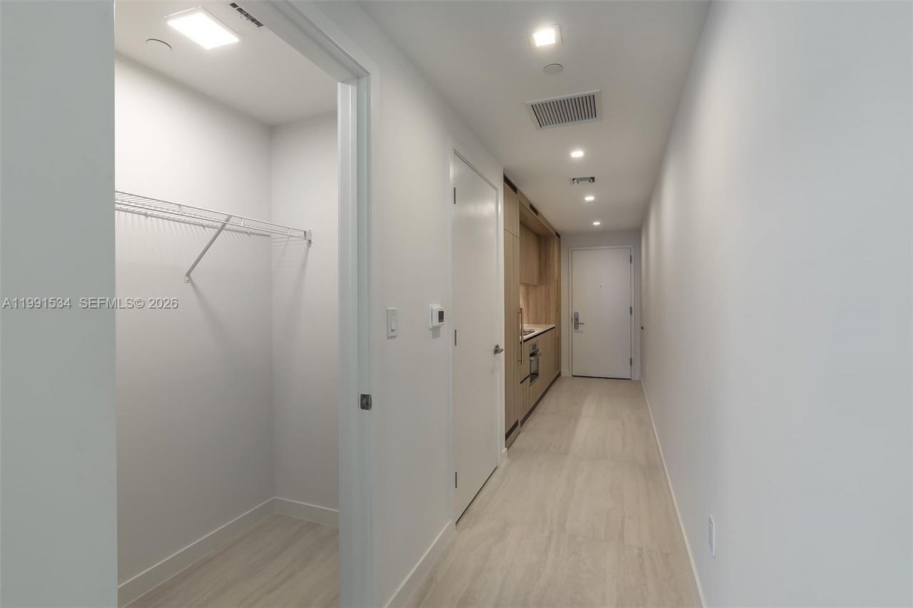 77 SE 5th Street , Unit 2403, Miami, FL 33131 Photo