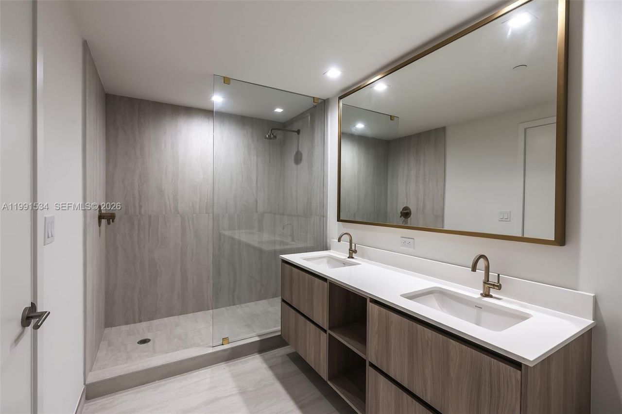 77 SE 5th Street , Unit 2403, Miami, FL 33131 Photo