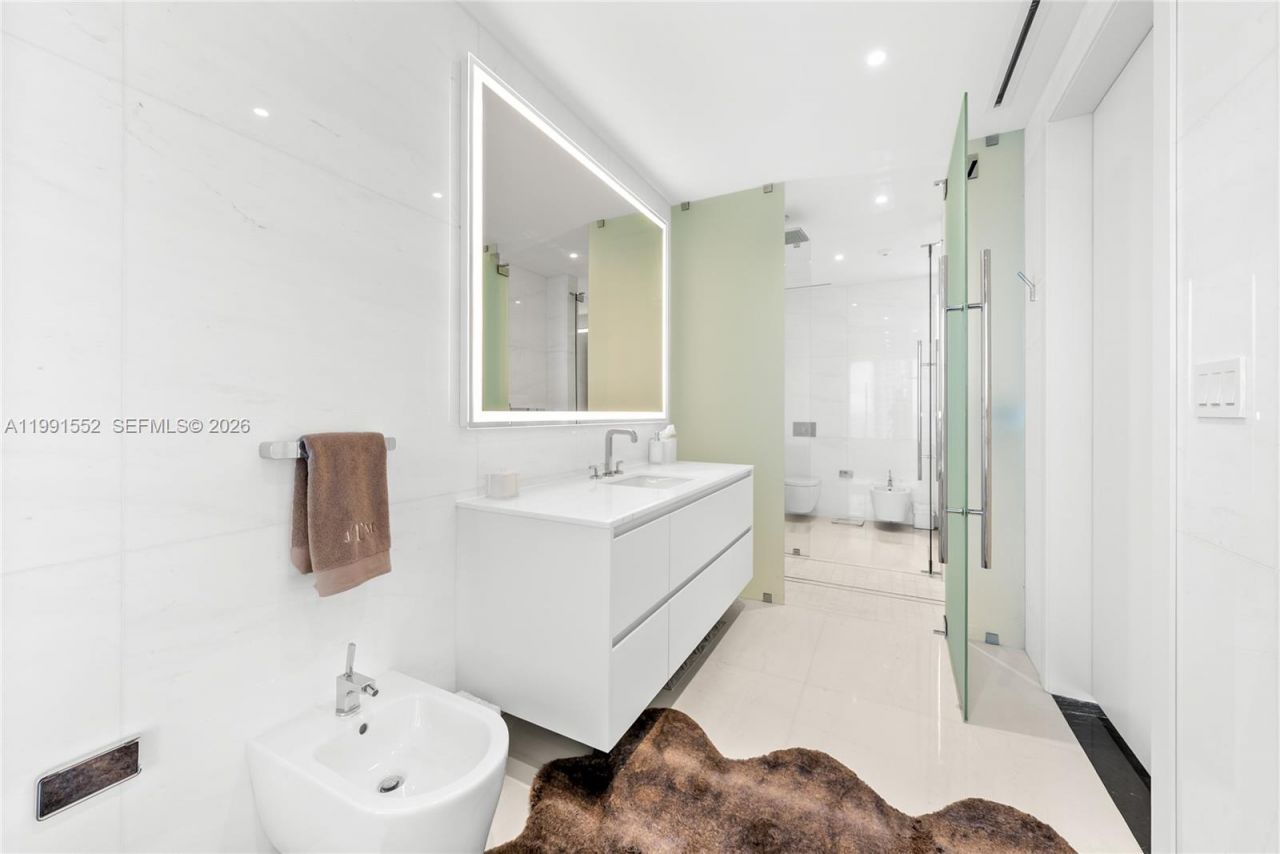 300 Biscayne Boulevard Way , Unit 901E, Miami, FL 33131 Photo