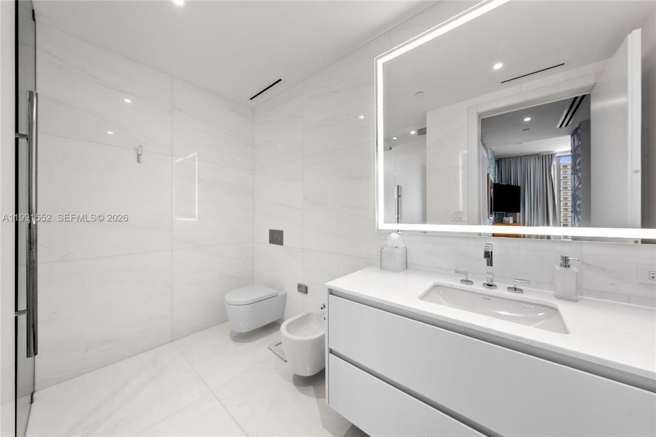 300 Biscayne Boulevard Way , Unit 901E, Miami, FL 33131 Photo