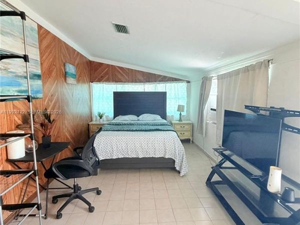 19631 NE 12th Ct, Unit EFF, Miami, FL 33179