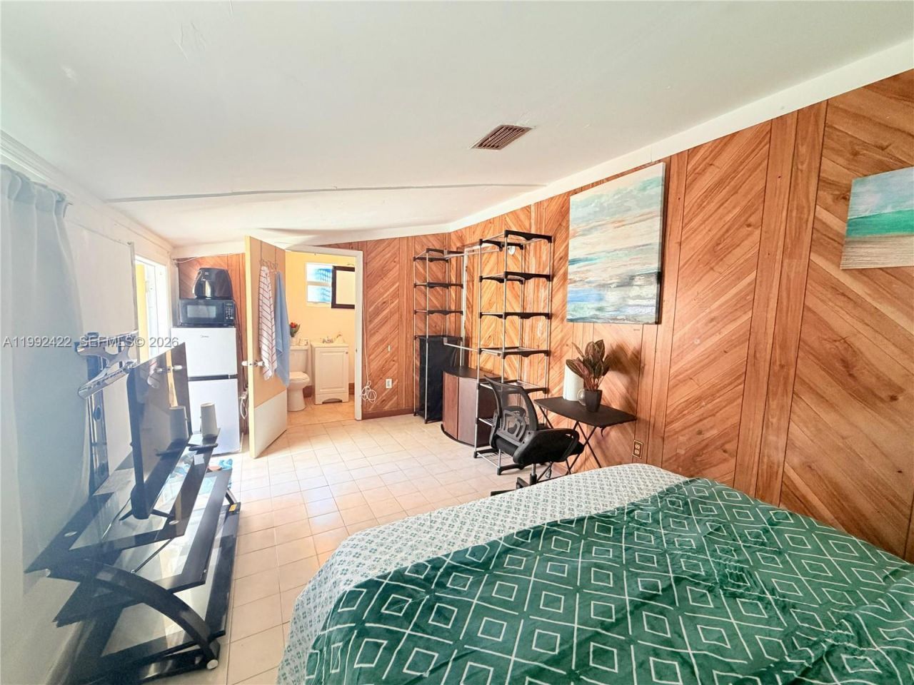 19631 NE 12th Ct , Unit EFF, Miami, FL 33179 Photo