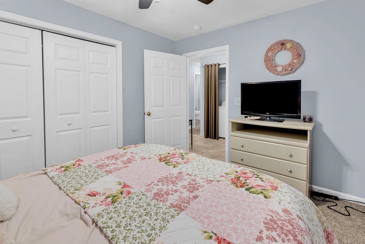 4845 Meadowsweet Dr.  Photo 5