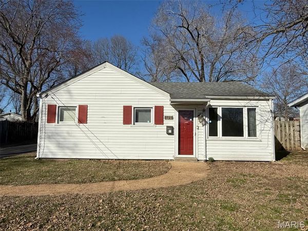 1725 Saint Catherine Street , Florissant, MO 63033