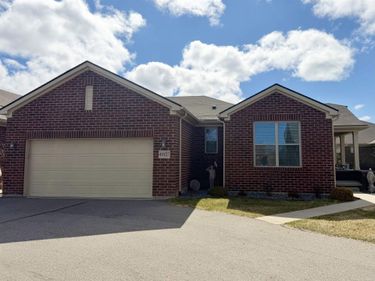 49127 Diane Ct Court, Macomb, MI 48042