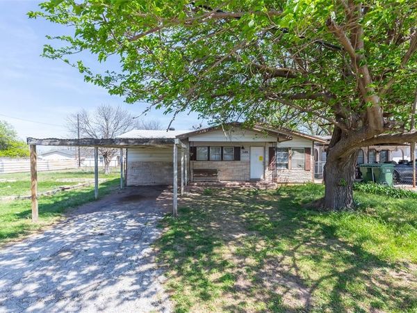 509 Scott Street , Tye, TX 79563