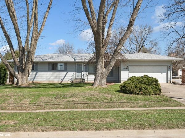 2504 Sunnyside Avenue, Burlington, IA 52601