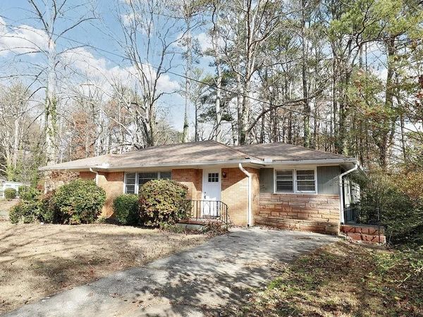 2576 wood valley Drive, East Point, GA 30344