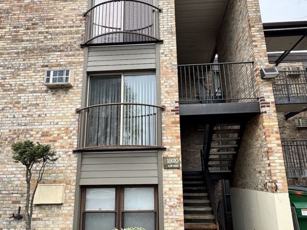 1920 Cherry Lane , Unit 219, Northbrook, IL 60062