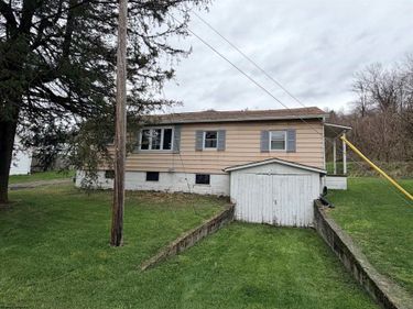 10 Center Street, Rowlesburg, WV 26425