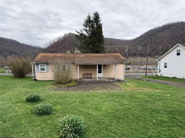 10 Center Street, Rowlesburg, WV 26425