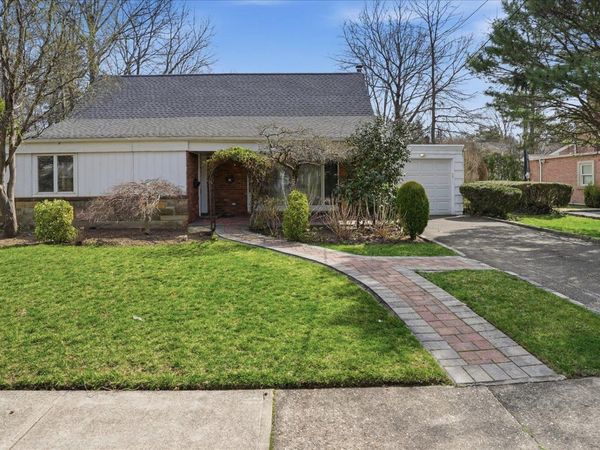 23 Hartley Road, Great Neck, NY 11023