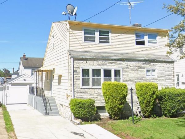 521 7th Street , New Hyde Park, NY 11040