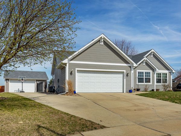 5890 Scenic View Drive , Pleasant Hill, IA 50327