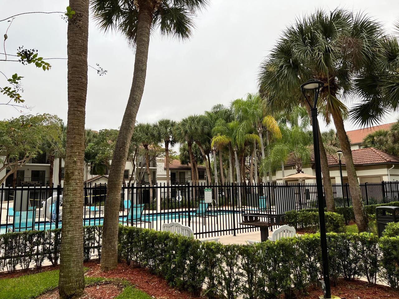 640 S Park Road, Unit 14-4, Hollywood, FL 33021 Photo