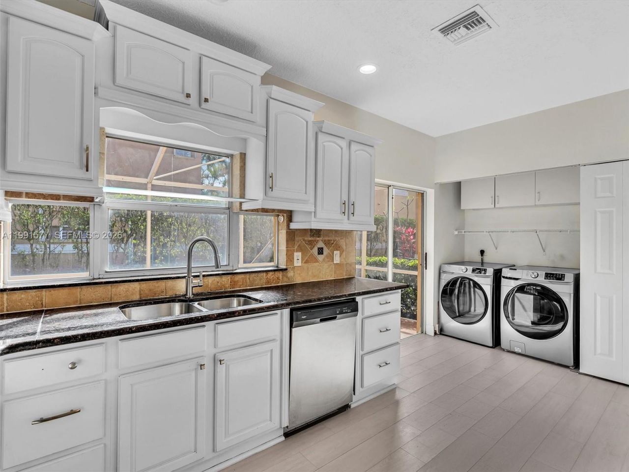 11407 Lakeview Dr , Coral Springs, FL 33071 Photo