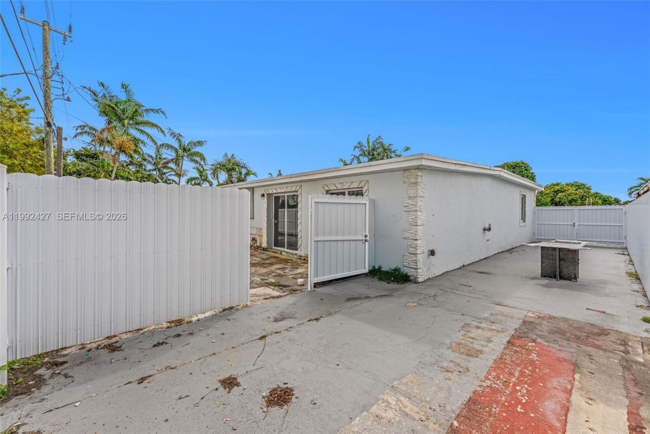 875 E 8th St , Hialeah, FL 33010 Photo