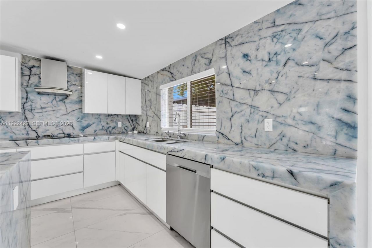 875 E 8th St , Hialeah, FL 33010 Photo