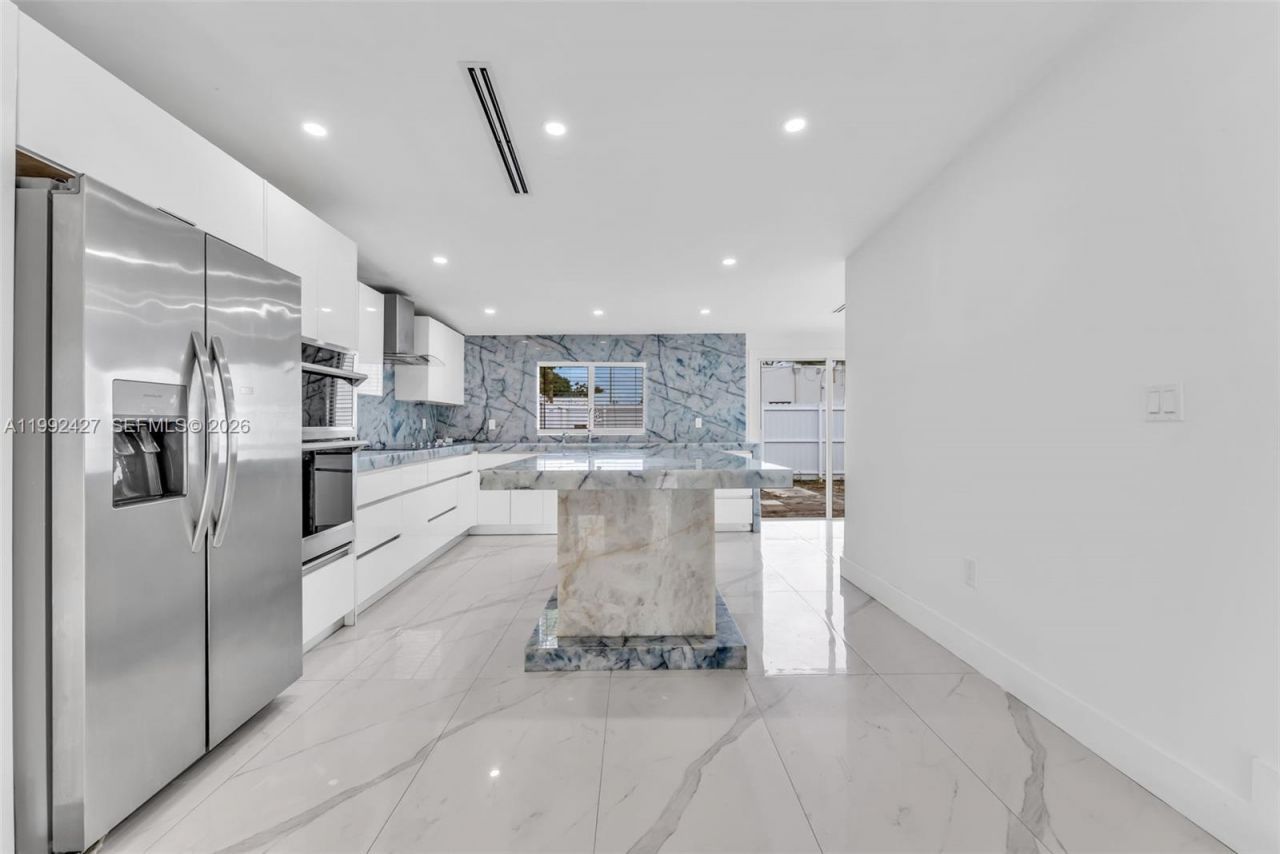 875 E 8th St , Hialeah, FL 33010 Photo