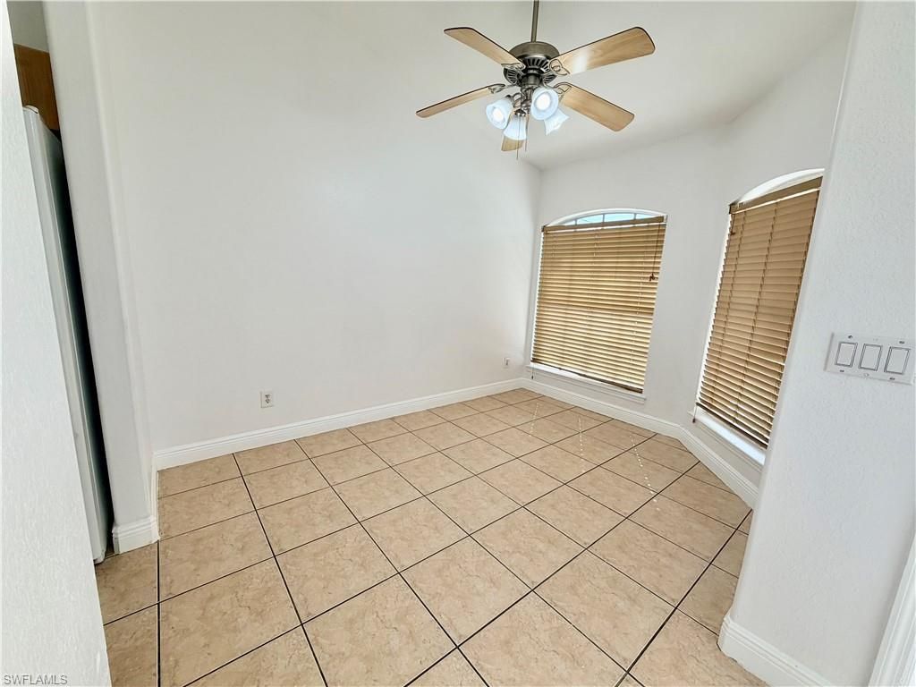 527 NE 24th Pl, Cape Coral, FL 33909 Photo