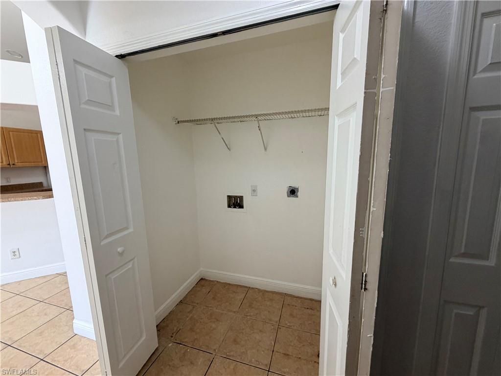527 NE 24th Pl, Cape Coral, FL 33909 Photo