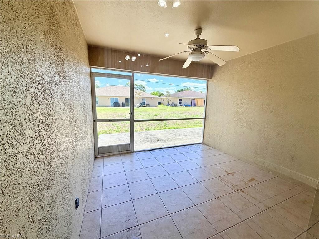 527 NE 24th Pl, Cape Coral, FL 33909 Photo