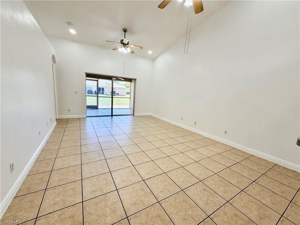 527 NE 24th Pl, Cape Coral, FL 33909 Photo