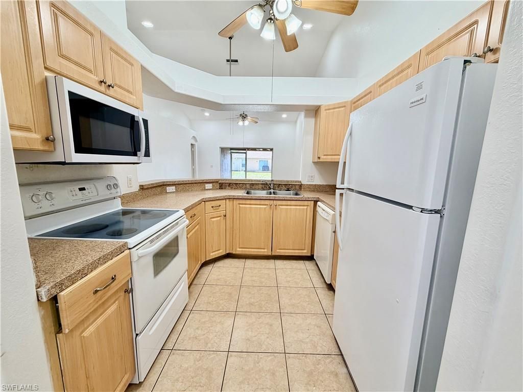 527 NE 24th Pl, Cape Coral, FL 33909 Photo