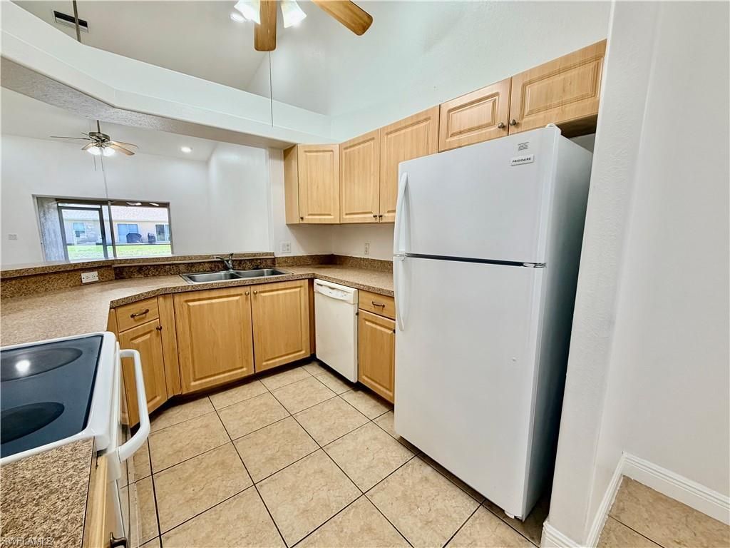 527 NE 24th Pl, Cape Coral, FL 33909 Photo