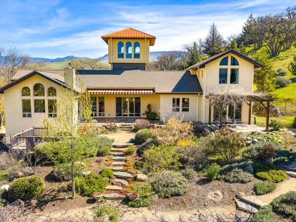 988 Dead Indian Memorial Road, Ashland, OR 97520