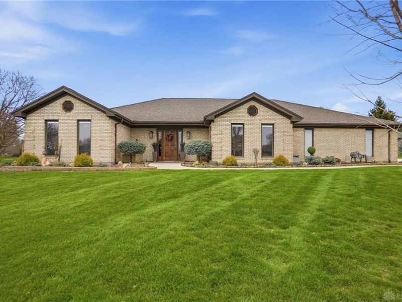 610 Stonecress Drive, Tipp City, OH 45371 Photo 3