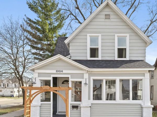 1004 Crosby Street NW, Grand Rapids, MI 49504