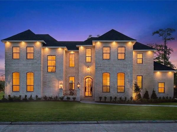 15 OAK HILLS Lane, New Orleans, LA 70131