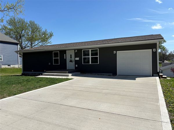 1206 W Adair Street, Creston, IA 50810