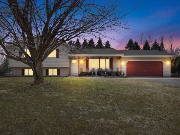 1759 Davids View DRIVE, West Bend, WI 53090