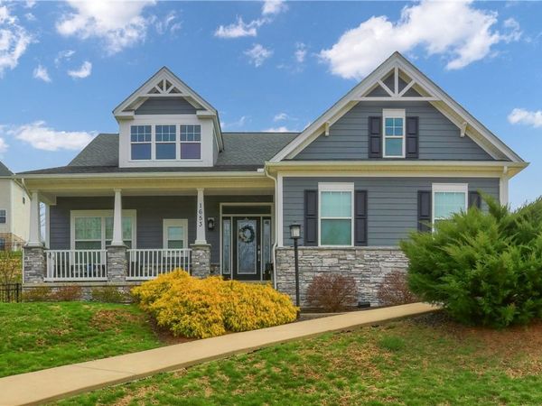 1653 Blackburn Heights Dr, Sewickley, PA 15143