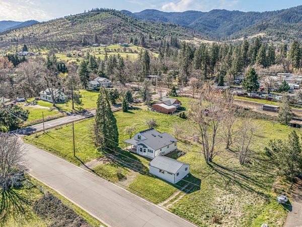 593 Crowson Road, Ashland, OR 97520