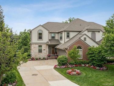 3838 N Winding Brook Cir Circle , Rochester Hills, MI 48309