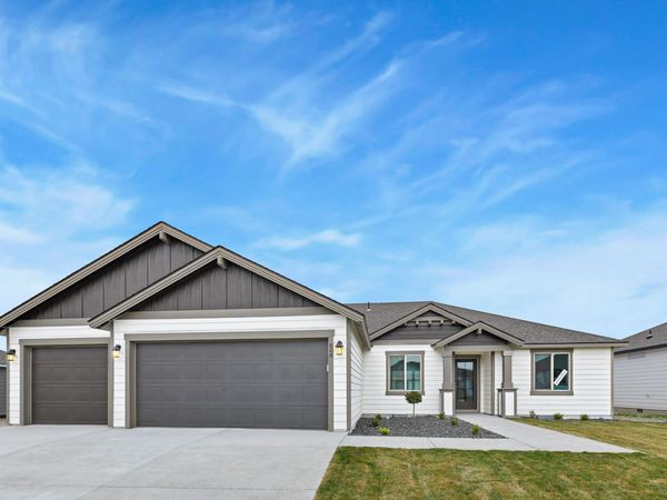 606 Grapevine St, Grandview, WA 98930