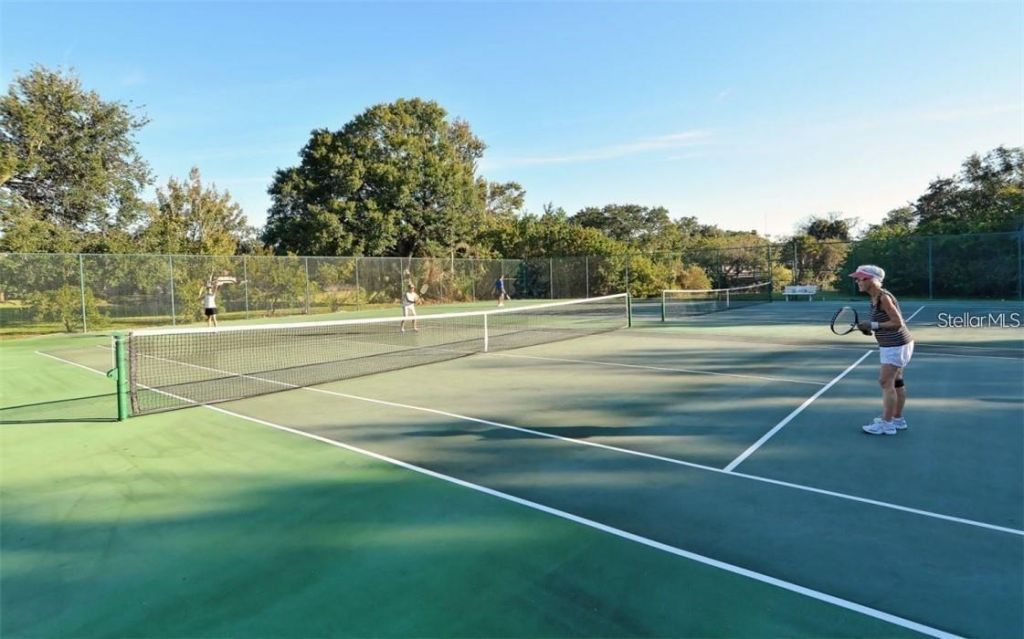 183 Pineneedle Drive, Bradenton, FL 34210 Photo